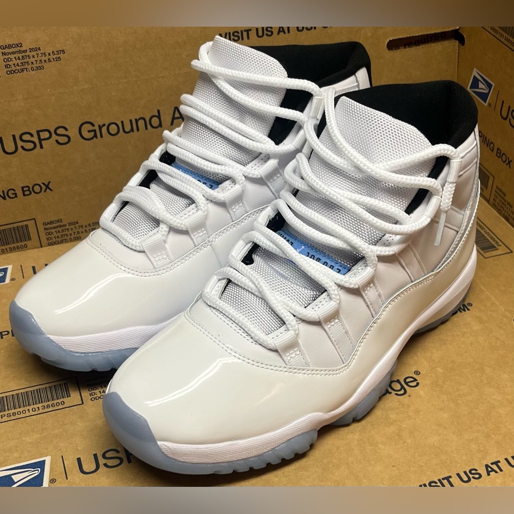 Jordan 11 Retro - Legend Blue (2024)
